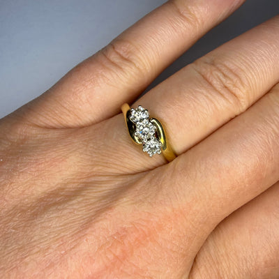 18 k trilogy diamond ring preowned