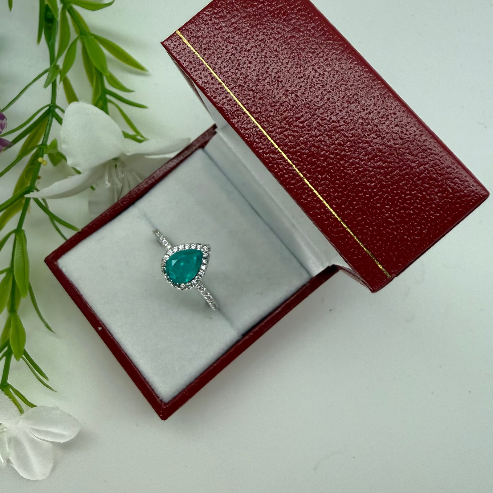 Tear Drop  Emerald Tone  925 Silver Ring