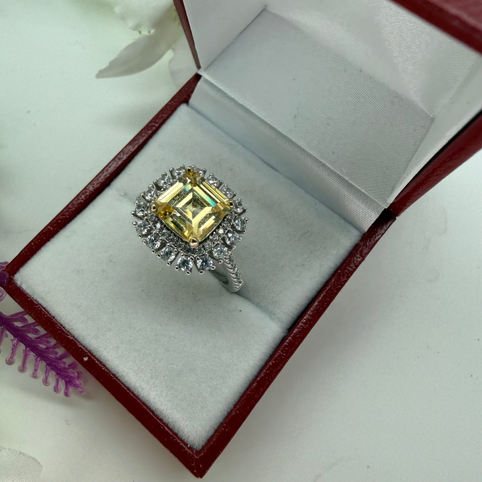 Elegance Queen Silver Ring