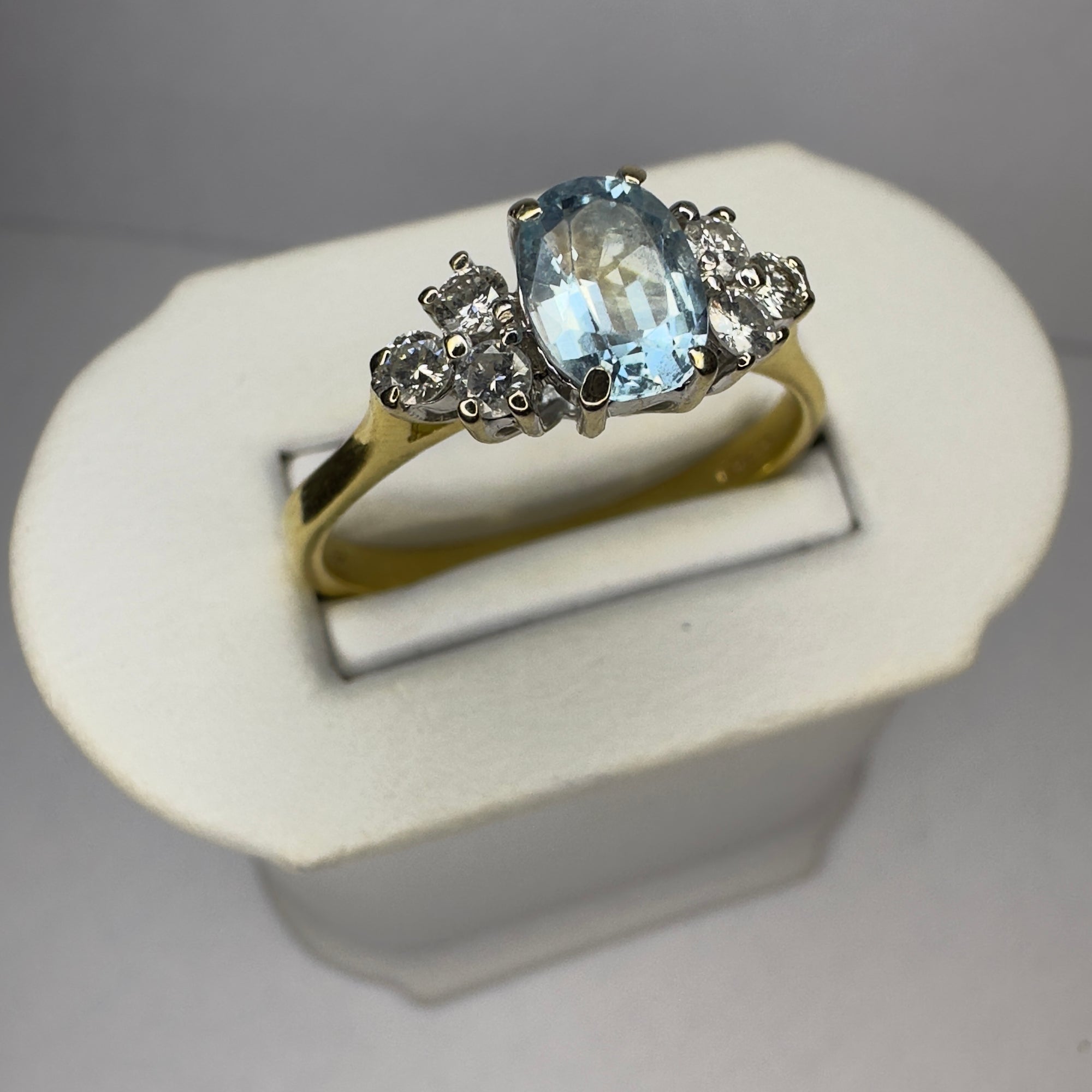 18 ct aquamarine diamond ring