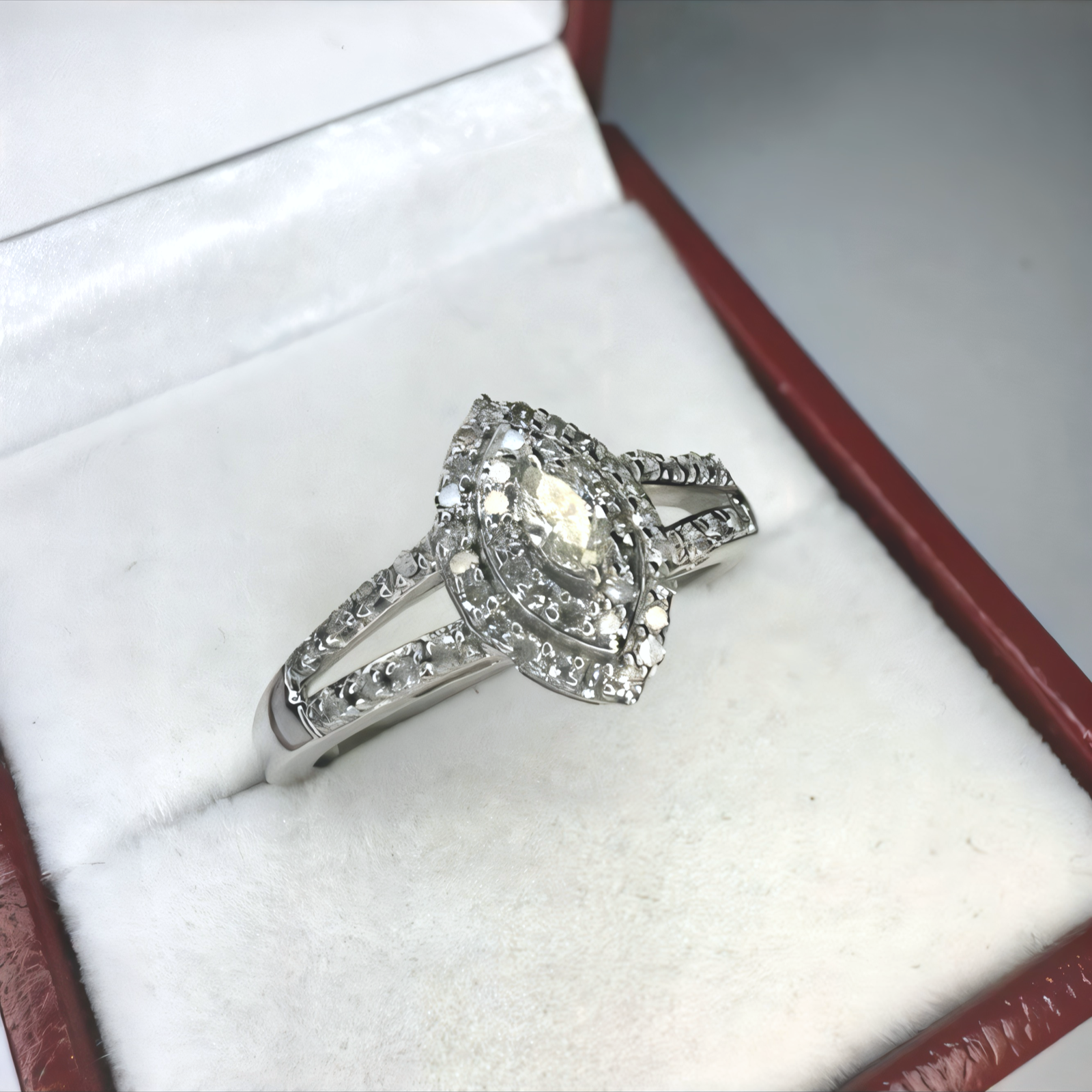 14 k white gold diamond ring