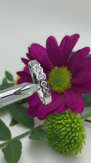 18 k white gold diamond ring