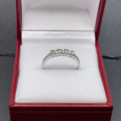 9 K white gold diamond ring