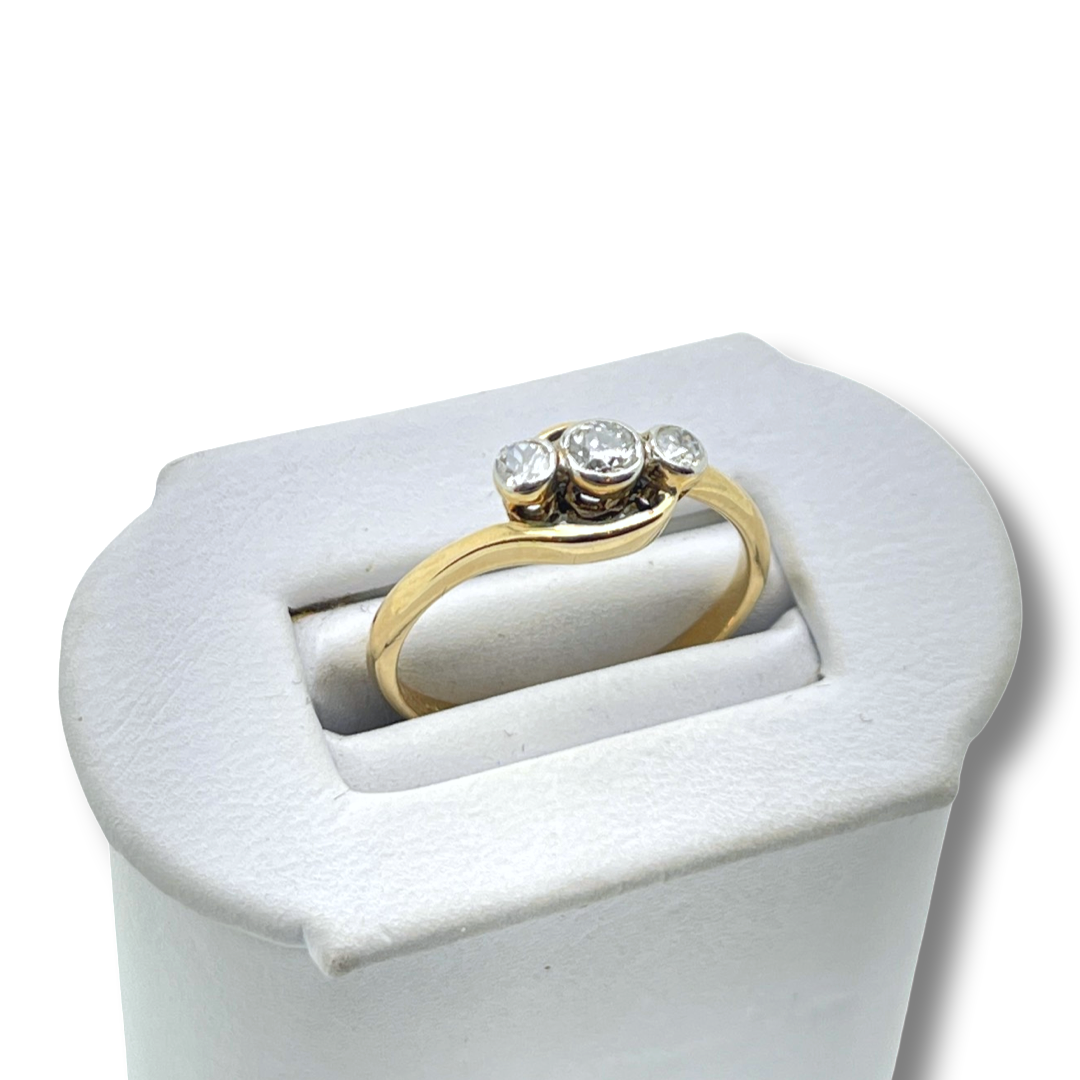 18 K 3 Diamond Ring