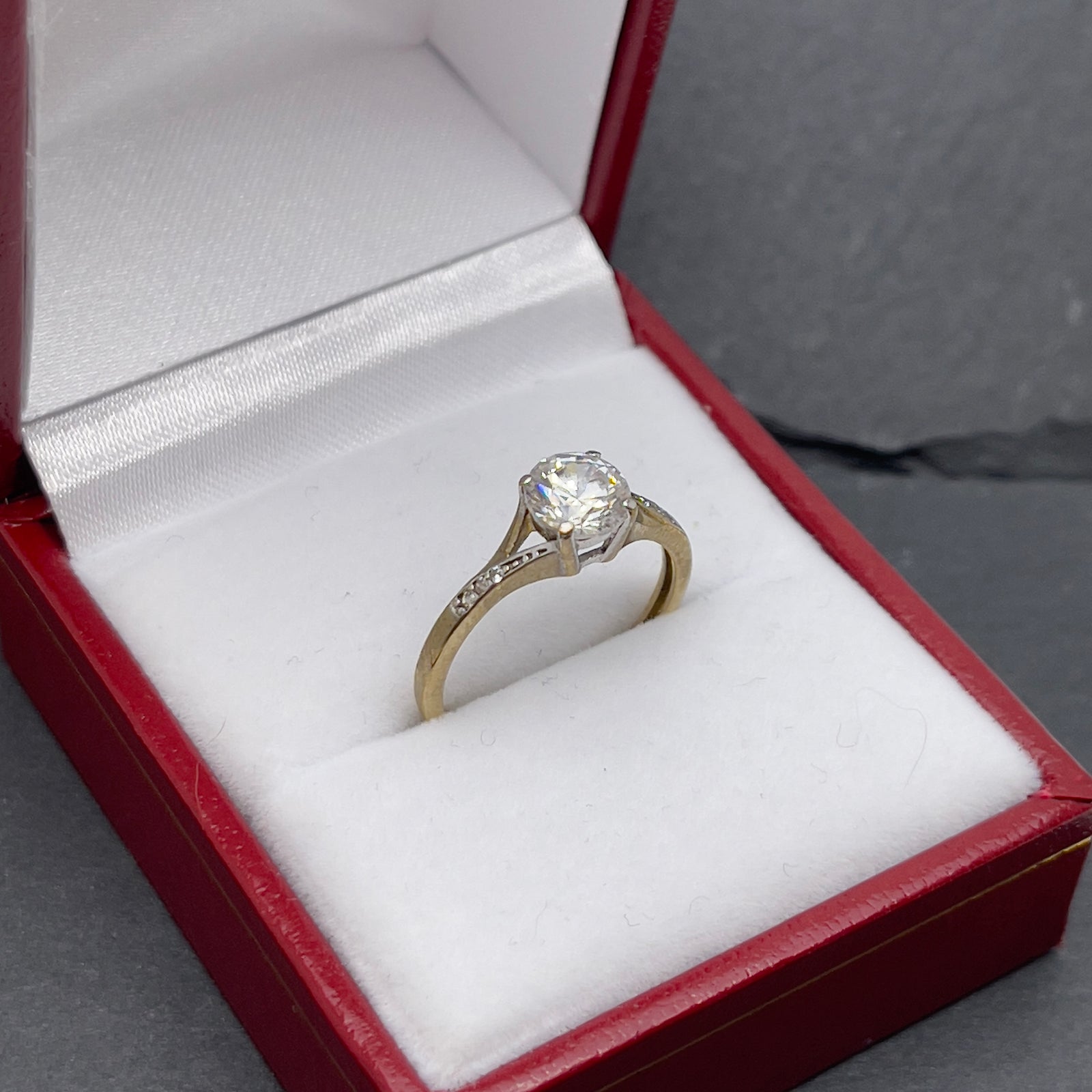9 k CZ ring