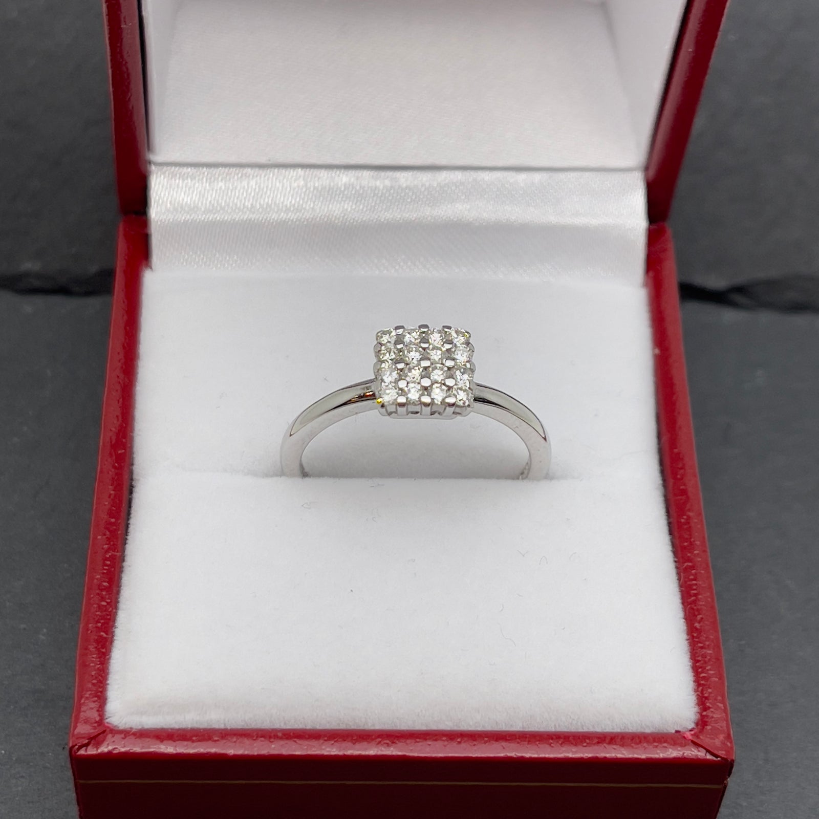 18 K White Gold Ring