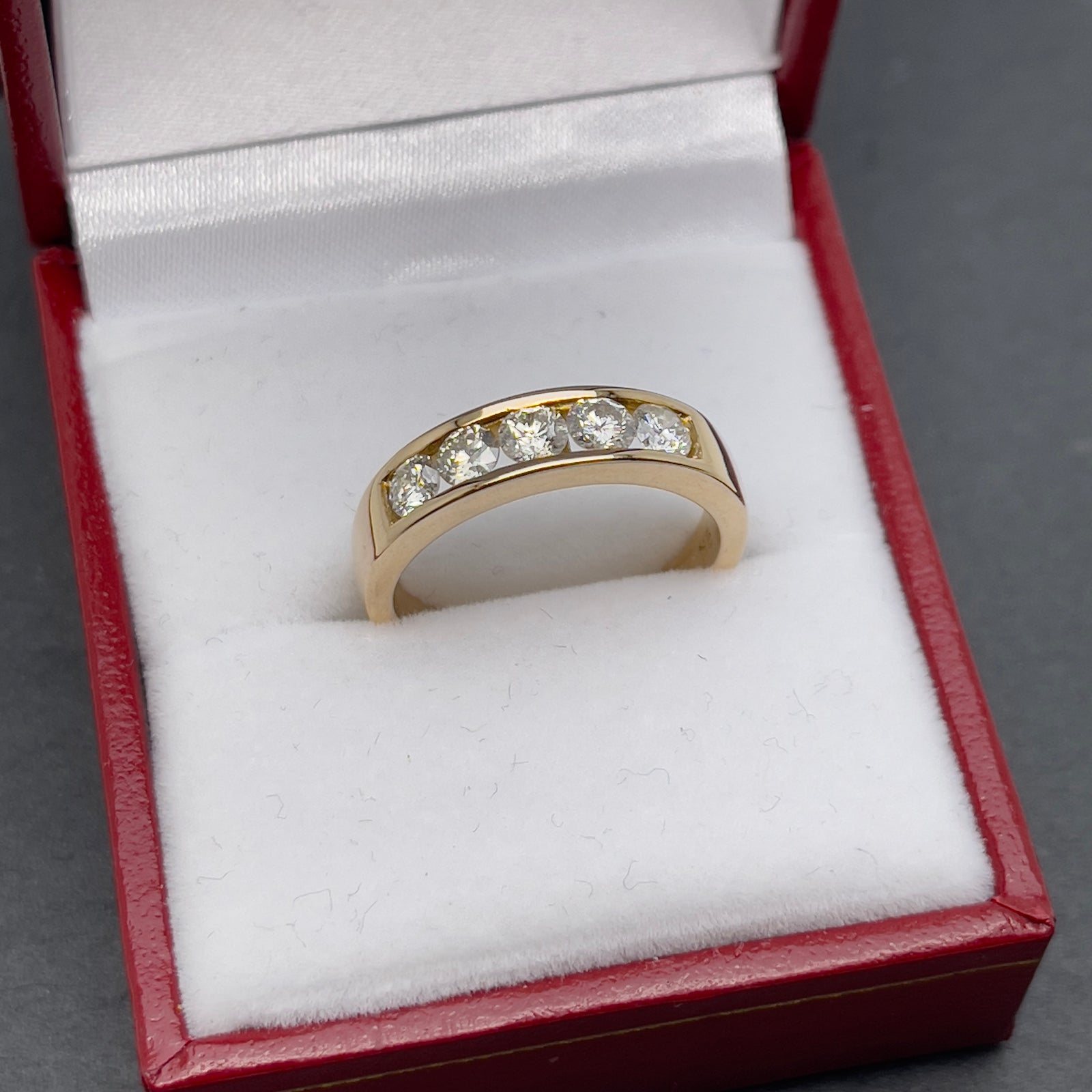 9 K Half Eternity Diamond Ring H