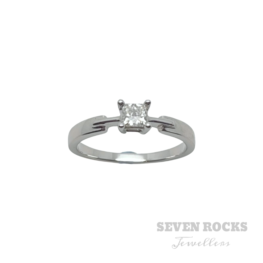 Platinum Diamond Ring Princess Cut